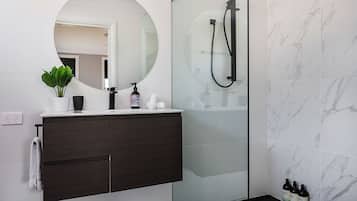 Standard House, 4 Bedrooms | Bathroom | Separate bathtub and shower, hair dryer, soap, shampoo