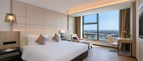 Standard Double Room | 1 bedroom, minibar, in-room safe, desk