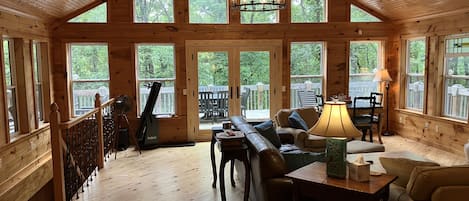 Smart TV, fireplace, DVD player, ping pong