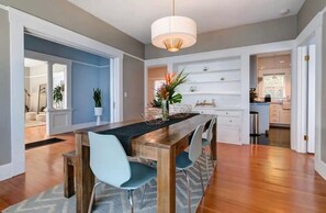 Dining - Beautiful historic home and gardens near downtown! (San Diego)