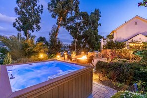 Outdoor spa tub - Beautiful historic home and gardens near downtown! (San Diego)