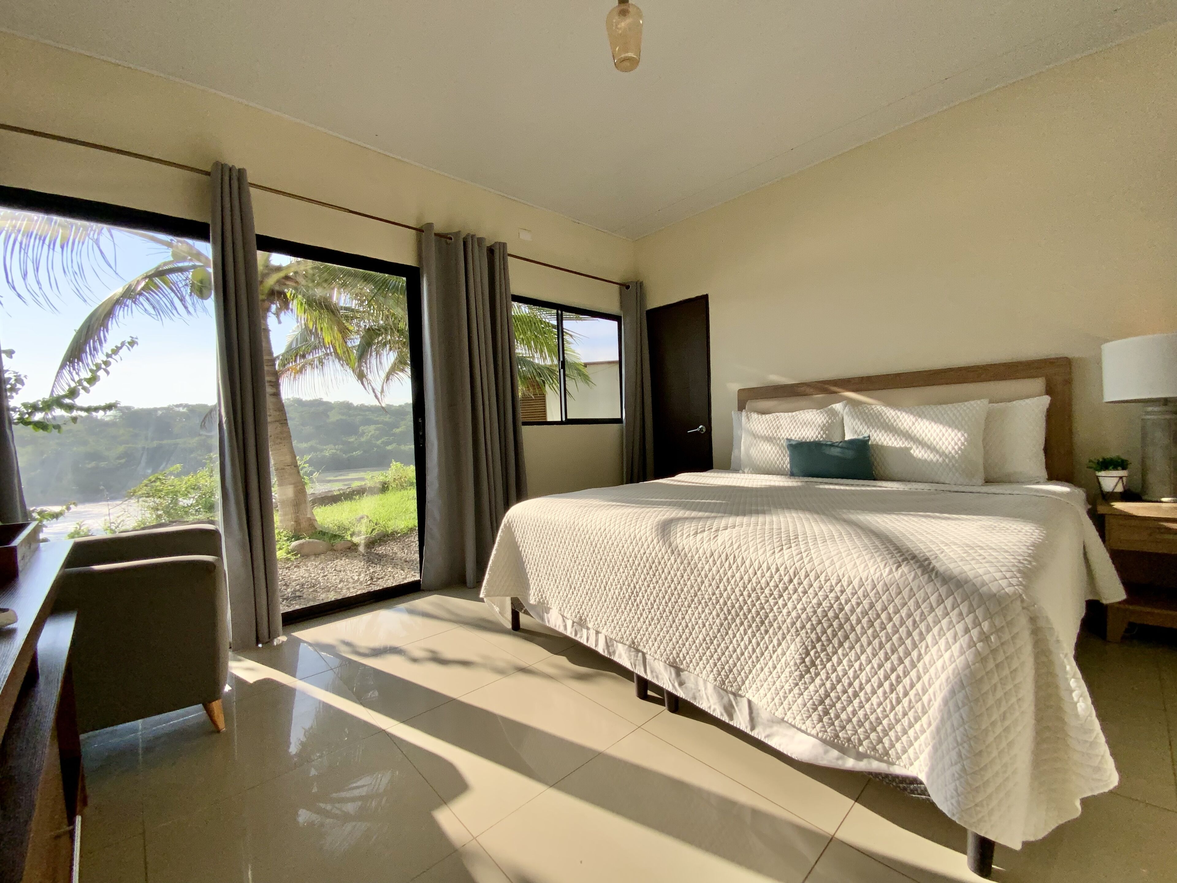 Quarto panorâmico | Individualmente mobiliados, ferros/tábuas de passar roupa