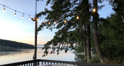 Waterfront with Hot Tub PNW Cabin