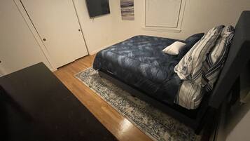 2 bedrooms, desk, iron/ironing board, free WiFi