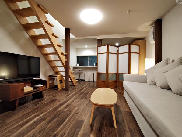 3 bedrooms, individually decorated, individually furnished, desk - En Sagisu OF1 (Osaka)