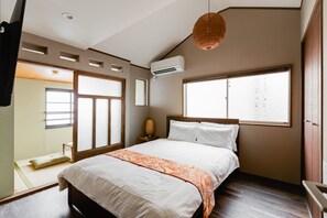 3 bedrooms, individually decorated, individually furnished, desk - En Sagisu OF1 (Osaka)