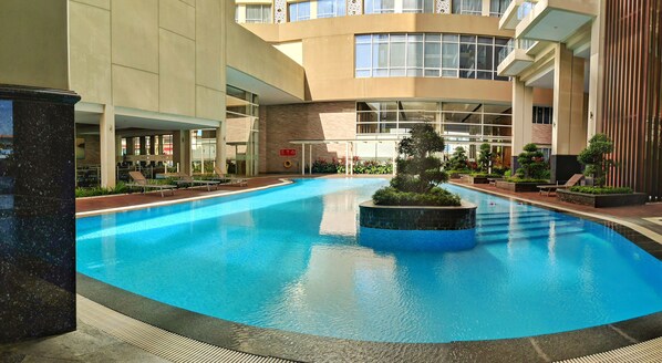 Outdoor pool - Lovina at Pelita Nagoya Apartment (Batam)