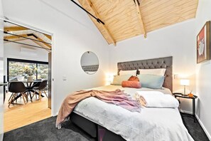 4 bedrooms, free WiFi