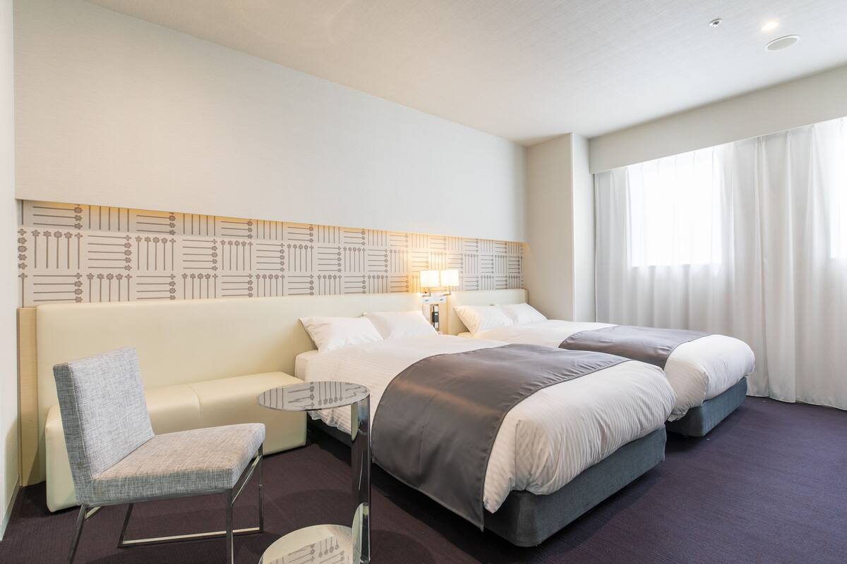 Universal Twin Room, Smoking (31m2) | Free WiFi, bed sheets