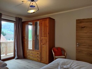 1 chambre, fer et planche à repasser, accès Internet, draps fournis