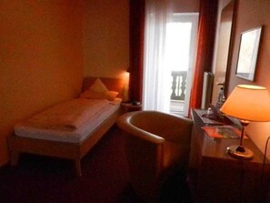 1 Schlafzimmer, Schreibtisch, Reisekinderbett, WLAN