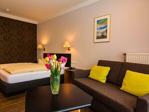 1 bedroom, desk, WiFi, bed sheets