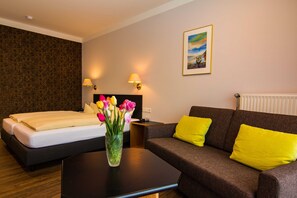 1 Schlafzimmer, Schreibtisch, WLAN, BettwÀsche