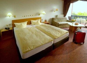 1 bedroom, desk, WiFi, bed sheets