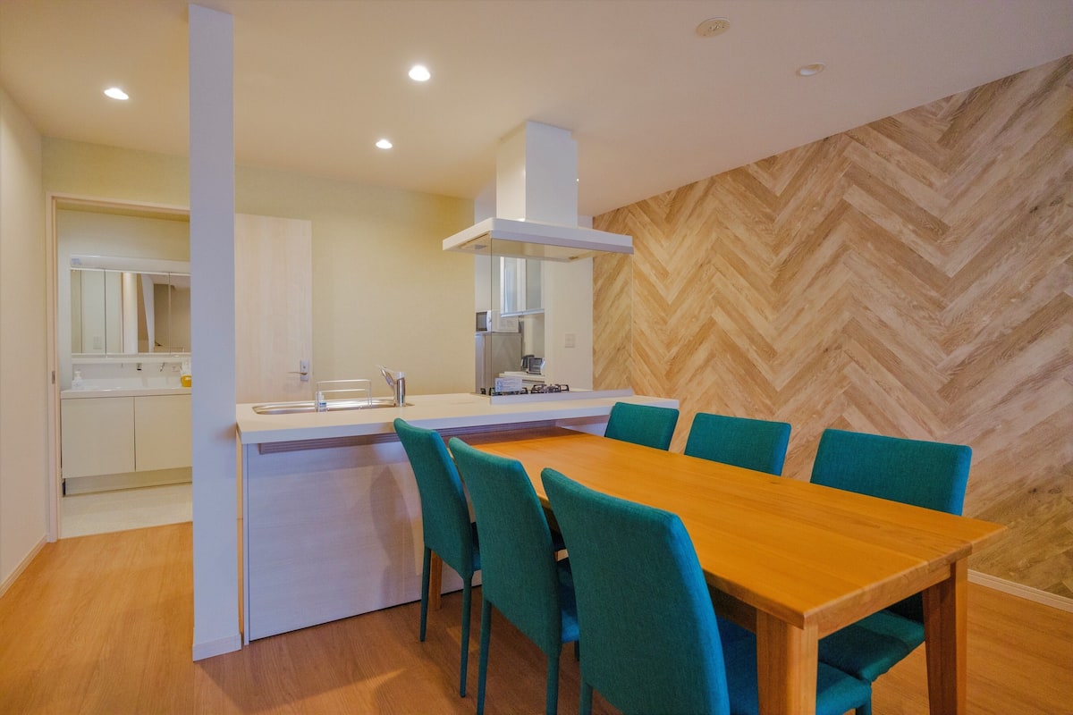 Superior Suite, Non Smoking | Private kitchen | Fridge, microwave, electric kettle