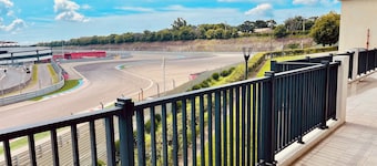 T11 T12 Hotel