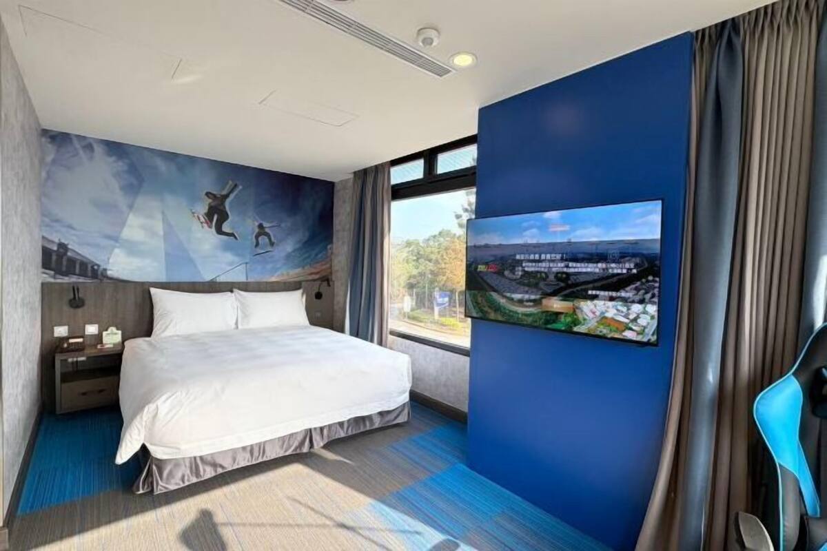 1 bedroom, down duvets, desk, blackout curtains