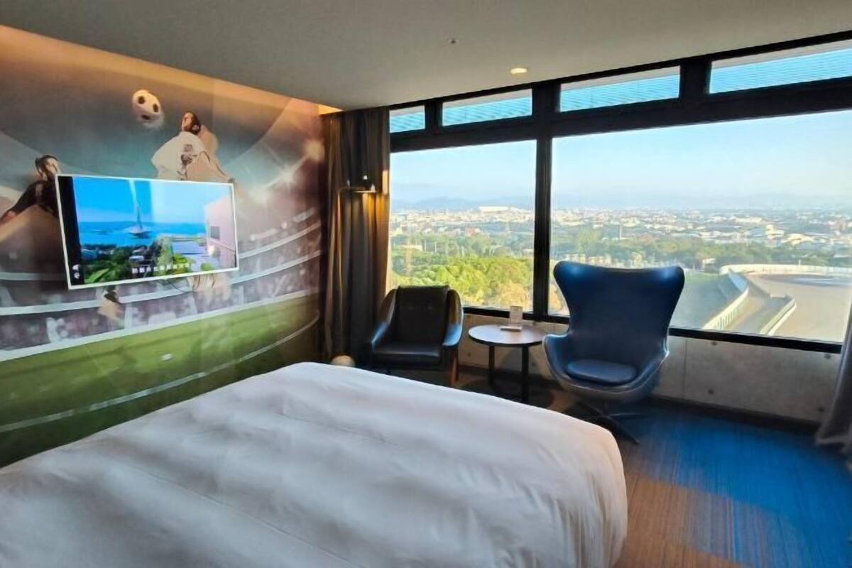 1 bedroom, down duvets, desk, blackout curtains