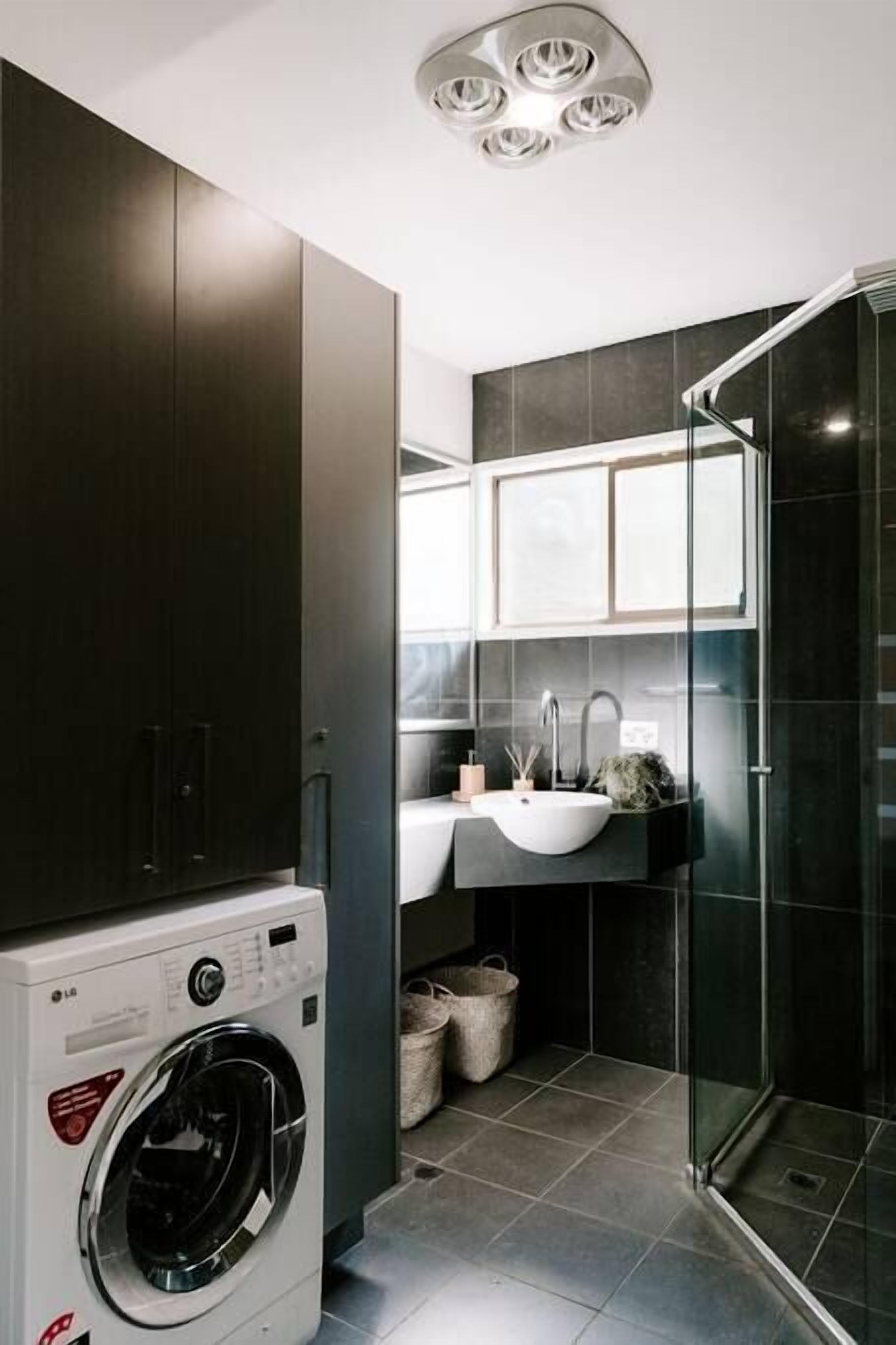 Shower, towels, shampoo
