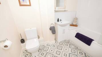 Ensemble douche/baignoire, sĂšche-cheveux, serviettes fournies