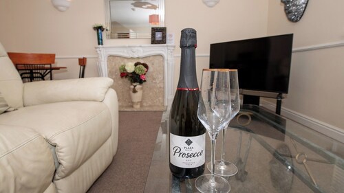 Beautifully Furnished Double Bedroom Apartment