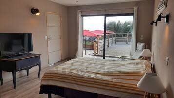 5 slaapkamers, een strijkplank/strijkijzer, reisbedje, gratis wifi