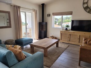 TV - Casa Covo Superb house, Sea views and pool, great location (Carvoeiro)