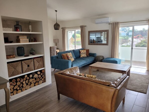 TV - Casa Covo Superb house, Sea views and pool, great location (Carvoeiro)