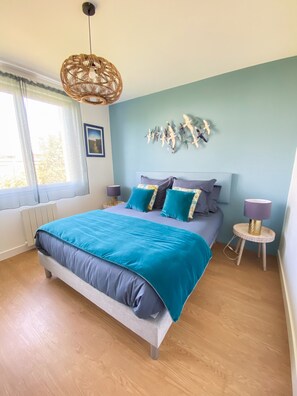 3 slaapkamers, een strijkplank/strijkijzer, gratis wifi, beddengoed