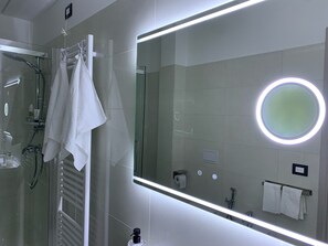 Shower, hair dryer, bidet, towels - G&D Suite Gallipoli (Gallipoli)