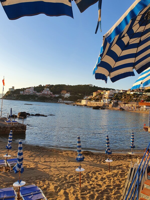 In Strandnähe, Liegestühle