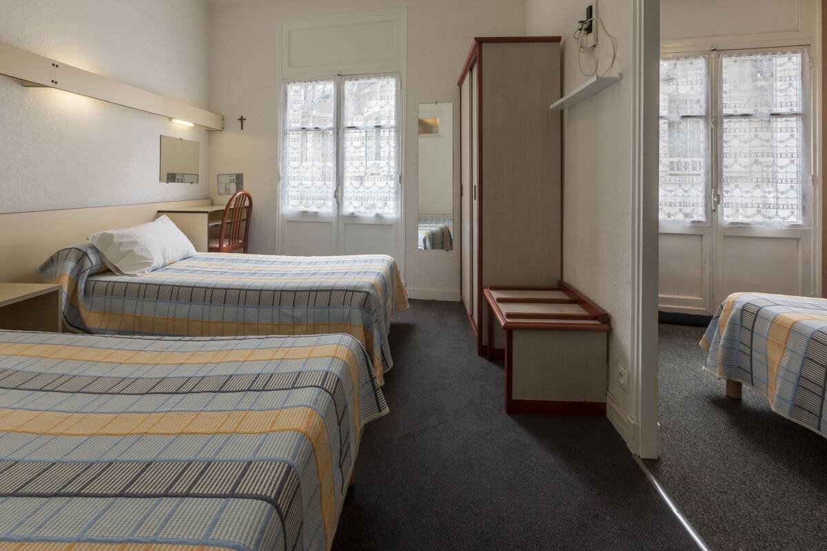 Free WiFi, bed sheets, wheelchair access