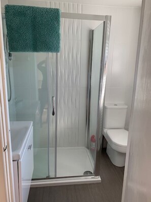 تجهيزات دش، مجففات شعر، مناشف