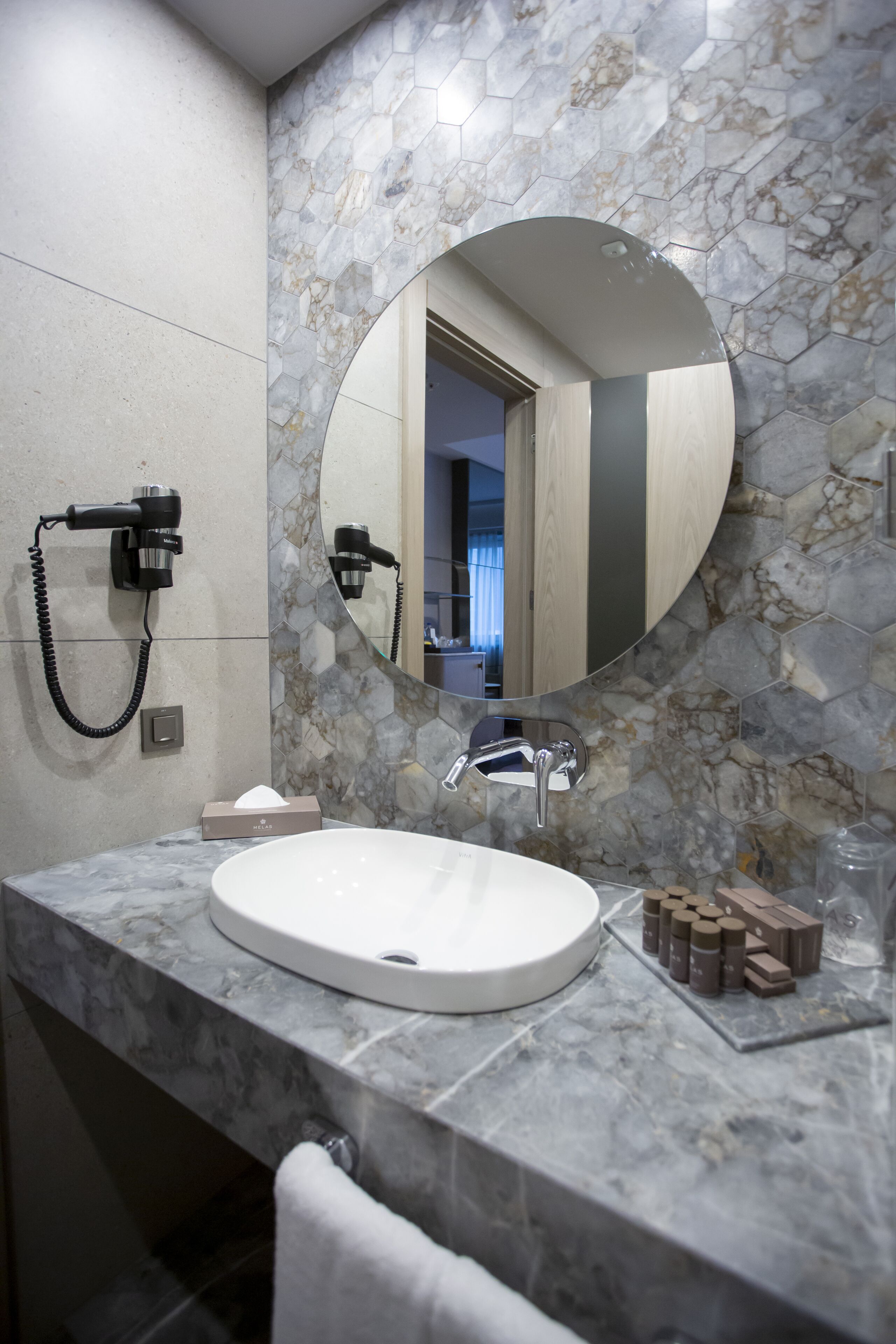 business double room | bathroom | shower, rainfall showerhead, free toiletries, hair dryer