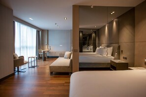 Premium bedding, memory foam beds, minibar, in-room safe - Melas Hotel Istanbul (Istanbul)