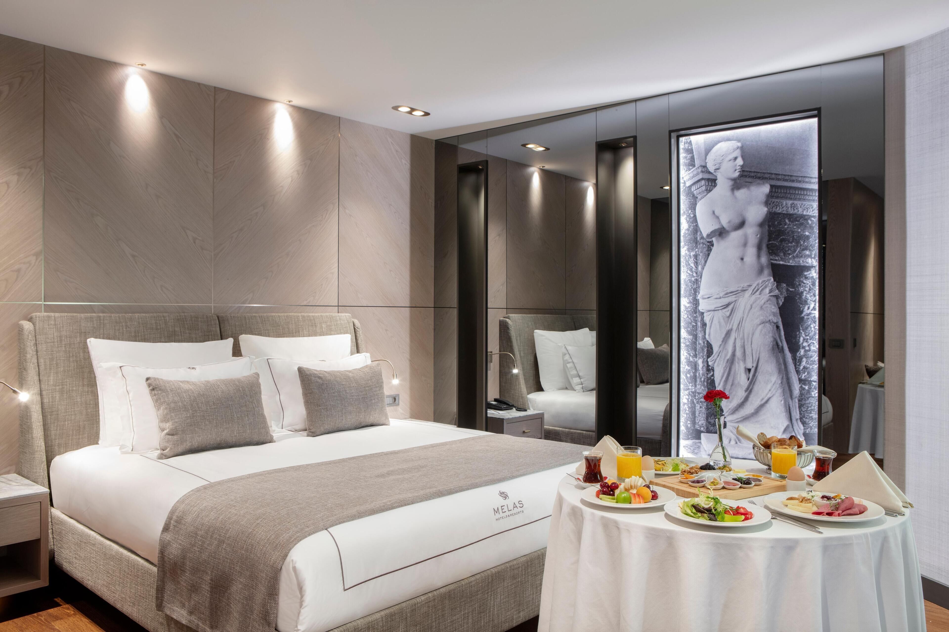 Literie de qualité supérieure, matelas mémoire de forme, minibar