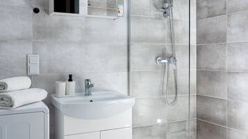 Estúdio design | Banheiro | Chuveiro, chuveiro com efeito de chuva, secador de cabelo, sabonete