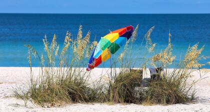 Lakefront 3-Bedroom Ground-Floor Suite • Heated Pool & Spa • Steps to Beach