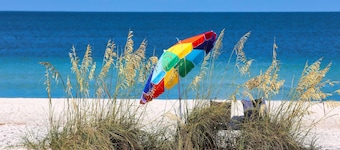 Resort-Style Ground Floor 3BR Pelican Suite, Heated Pool / Spa, Lakefront