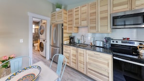 Coffee/tea maker, fridge, microwave, oven - Ground Floor Lakefront Resort, Private Dock, Heated Pool & Spa, Close to Beach (Anna Maria)