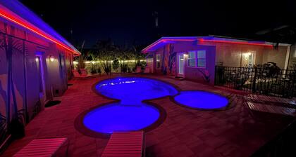Ground Floor Lakefront Resort, Private Dock, Heated Pool & Spa, Close to Beach