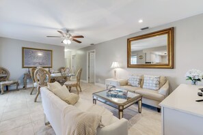 Televisión de pantalla plana y reproductor de DVD 