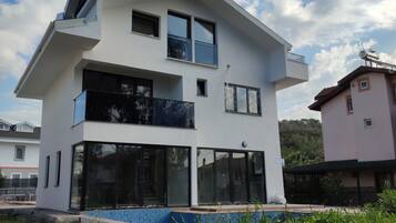 Mặt tiền nơi lưu trú