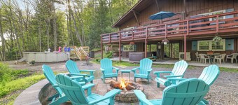 Secluded 4 BR-Heated Pool/Hot Tub/Game Room/Fishing Pond/Huge Deck/Fire Pit!