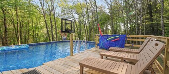 Secluded 4 BR-Heated Pool/Hot Tub/Game Room/Fishing Pond/Huge Deck/Fire Pit!