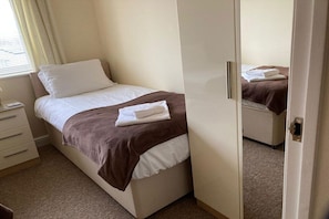 2 slaapkamers, een strijkplank/strijkijzer, gratis wifi, beddengoed