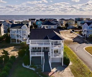 Exterior - Spacious family home with private beachfront pool and clubhouse (Holden Beach)