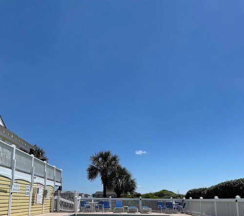 Spacious family home with private beachfront pool and clubhouse