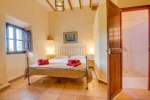 11 habitaciones, escritorio, cuna de viaje y wifi gratis 