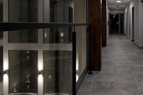 Handrails in hallways
